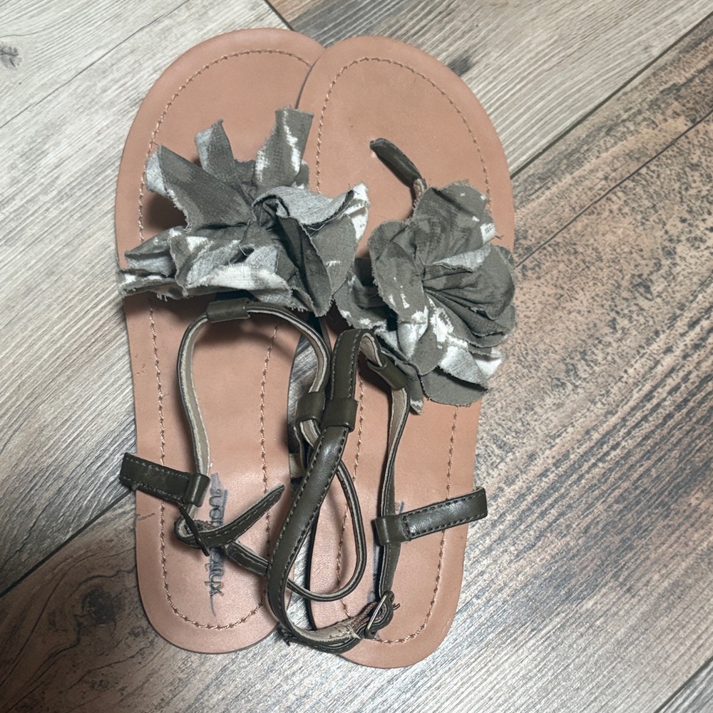 Xhilaration Brown Tan Floral Strap Sandals